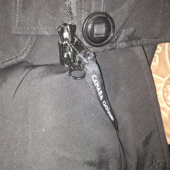 Canada Goose Bomber Fur - Picture 2 of 8